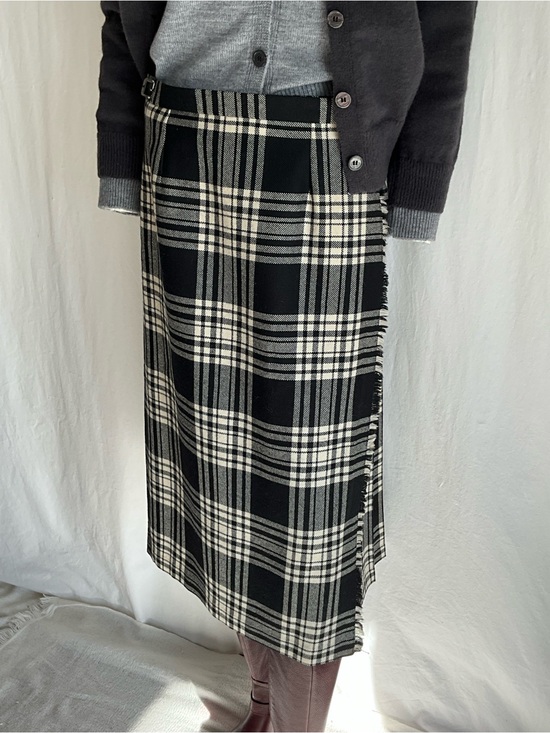 Moffat Woollens Dresses & Skirts - Moffat Woollens Scotland Pure Wool Black Ivory Tartan Kilt Vintage US 10